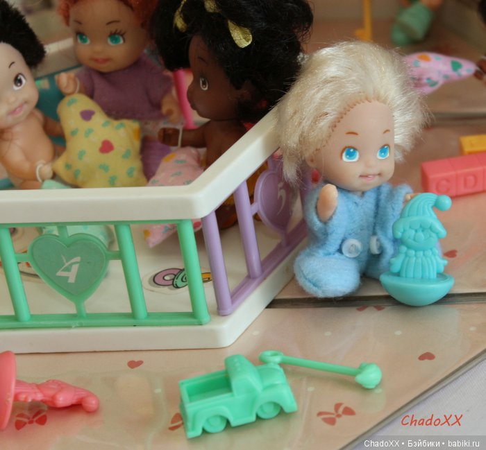 Большой мир маленьких кукол. Часть 23. Пятерняшки Tyco Quints. В доме, в парке, на площадке