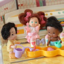 Большой мир маленьких кукол. Часть 23. Пятерняшки Tyco Quints. В доме, в парке, на площадке