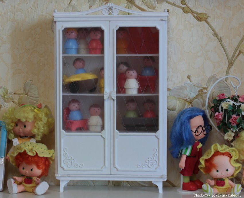 Как они у меня живут. 1000 мини-кукол в одном доме