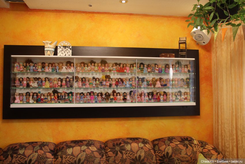 Витрины с мини-куклами. Часть 1: Келли и компания