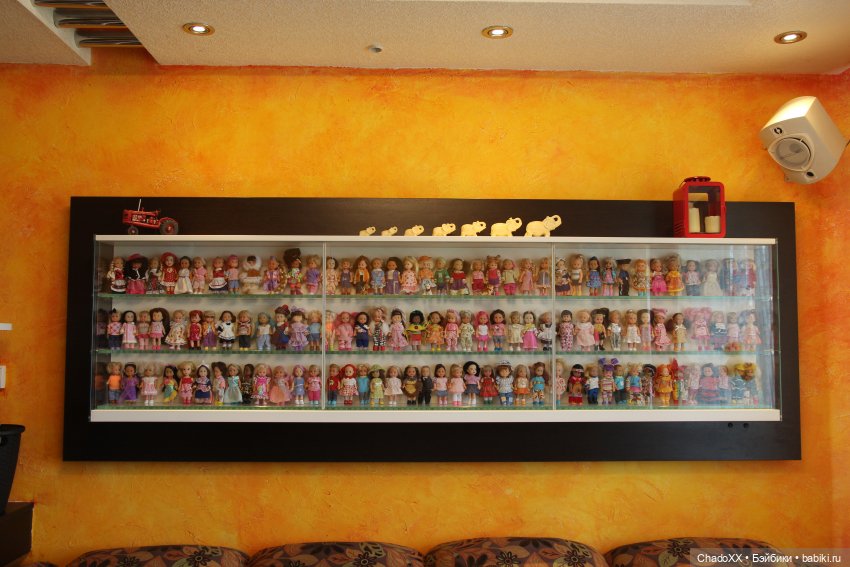 Витрины с мини-куклами. Часть 2: Еви и компания