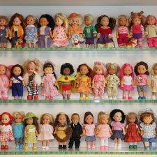Витрины с мини-куклами. Часть 2: Еви и компания