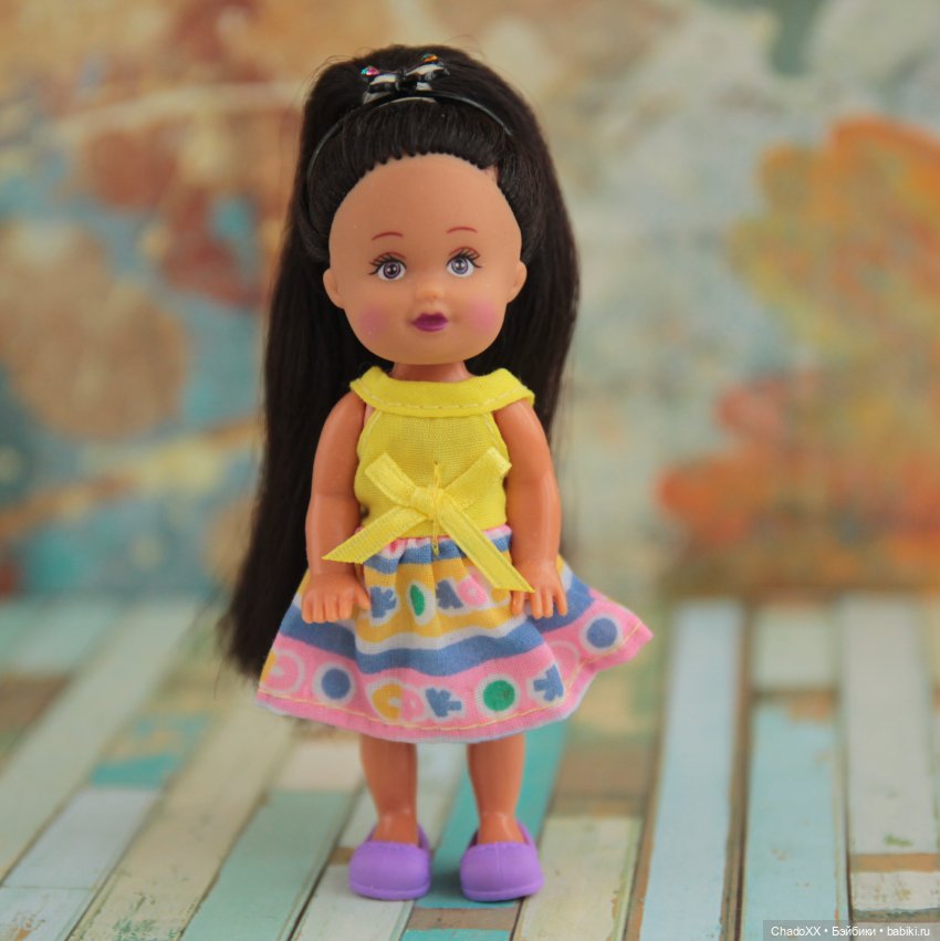 Витрины с мини-куклами. Часть 1: Келли и компания