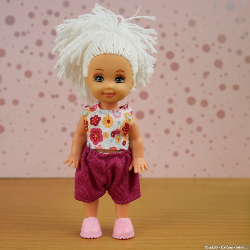 Витрины с мини-куклами. Часть 1: Келли и компания