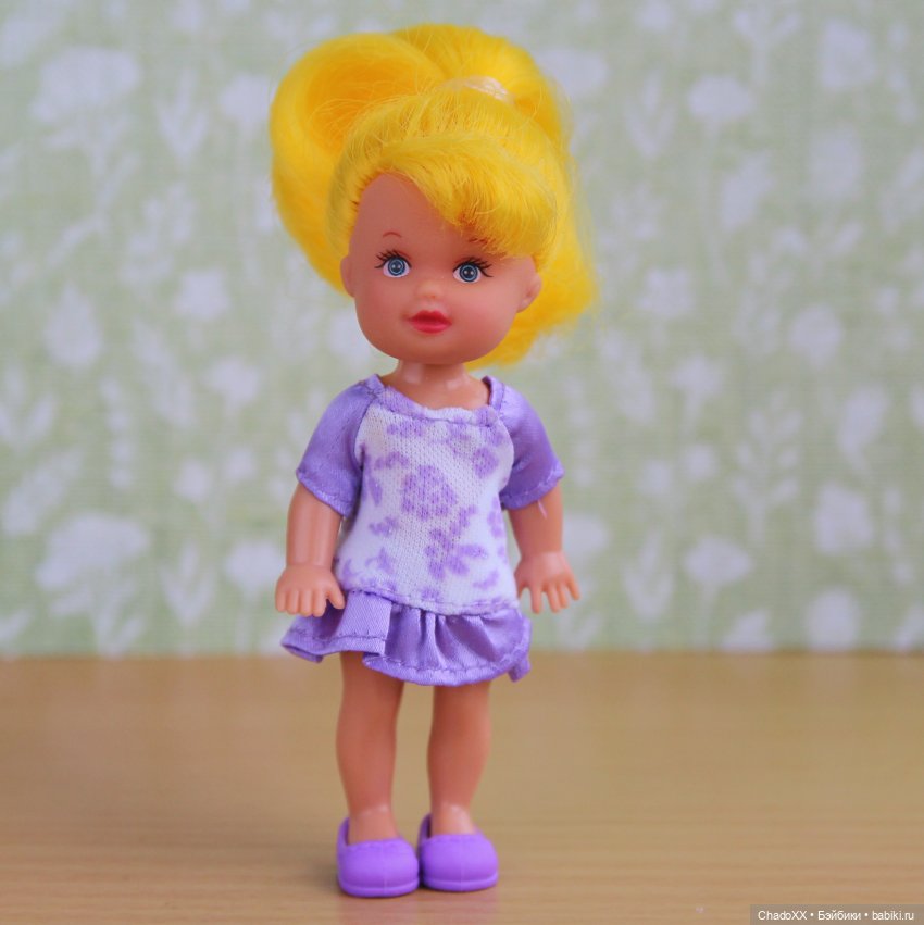 Витрины с мини-куклами. Часть 1: Келли и компания