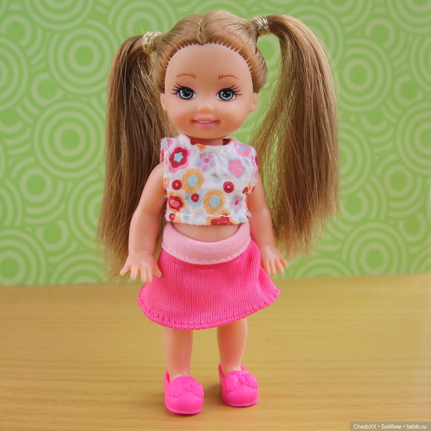 Витрины с мини-куклами. Часть 1: Келли и компания