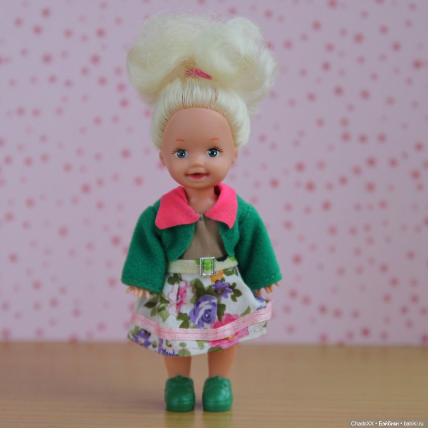 Витрины с мини-куклами. Часть 1: Келли и компания