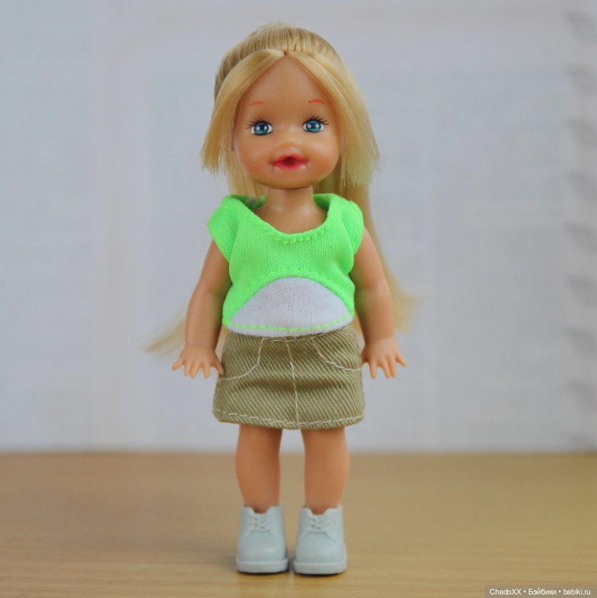 Витрины с мини-куклами. Часть 1: Келли и компания