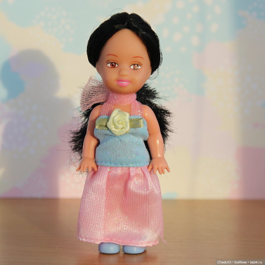 Витрины с мини-куклами. Часть 1: Келли и компания