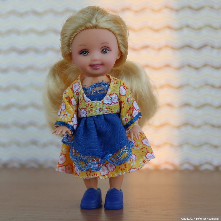 Витрины с мини-куклами. Часть 1: Келли и компания