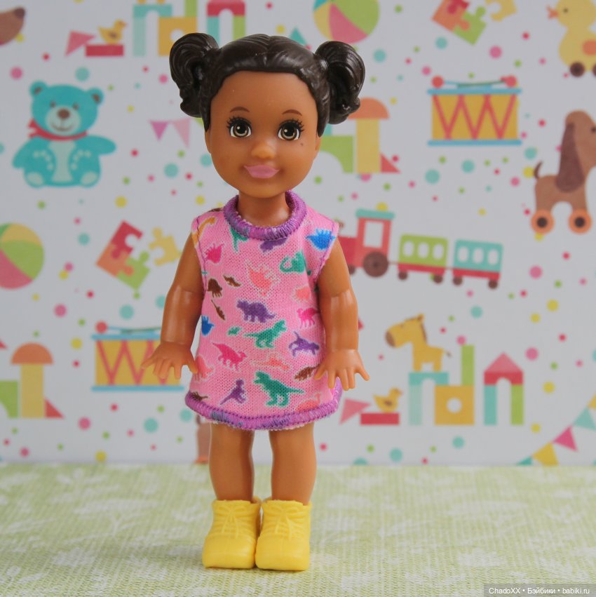 Витрины с мини-куклами. Часть 1: Келли и компания