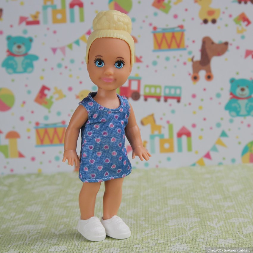 Витрины с мини-куклами. Часть 1: Келли и компания