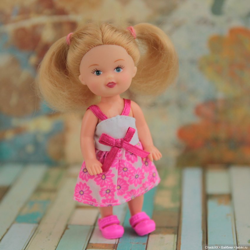 Витрины с мини-куклами. Часть 1: Келли и компания