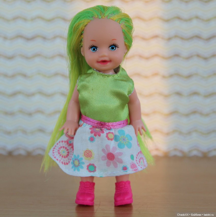 Витрины с мини-куклами. Часть 1: Келли и компания