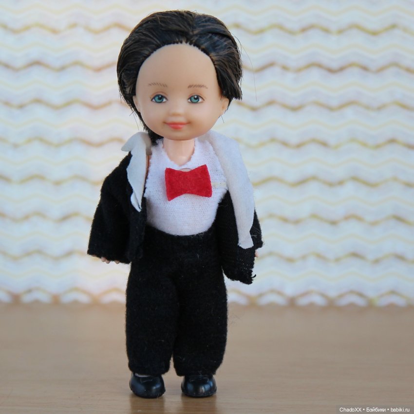 Витрины с мини-куклами. Часть 1: Келли и компания