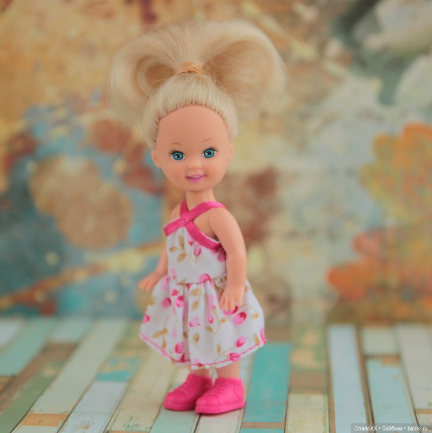 Витрины с мини-куклами. Часть 1: Келли и компания