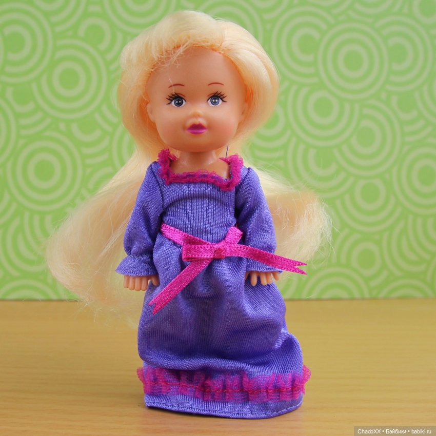 Витрины с мини-куклами. Часть 1: Келли и компания