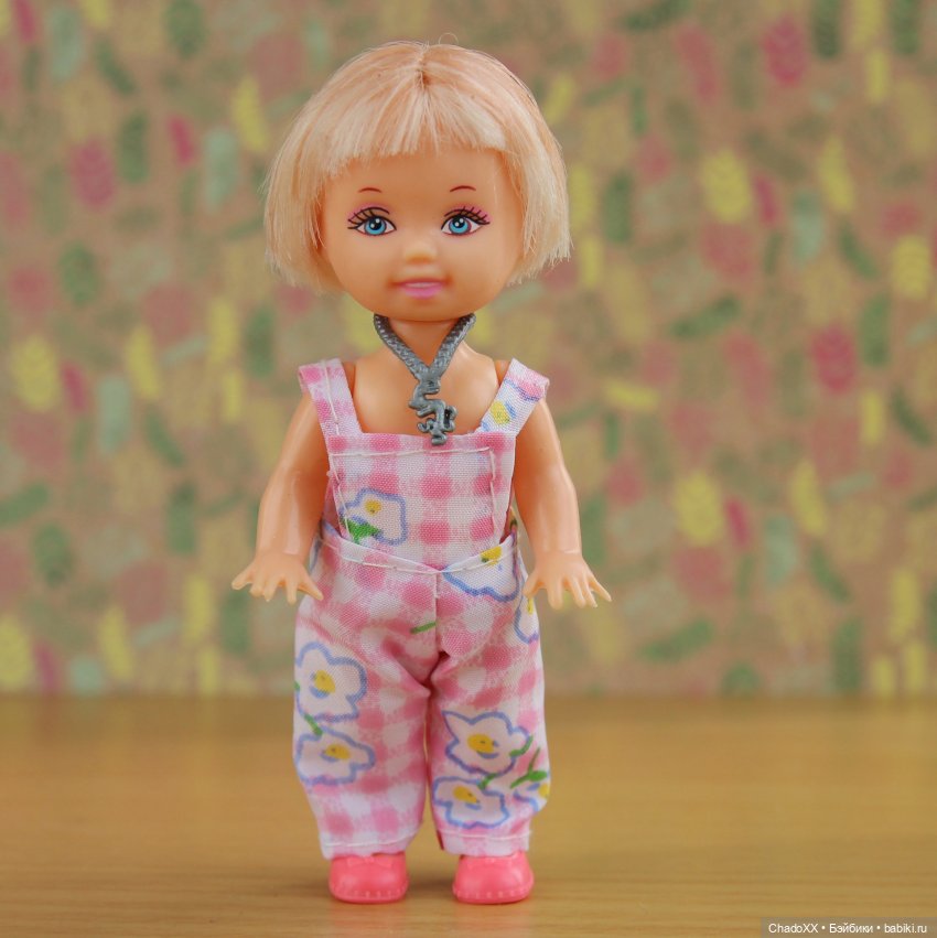 Витрины с мини-куклами. Часть 1: Келли и компания