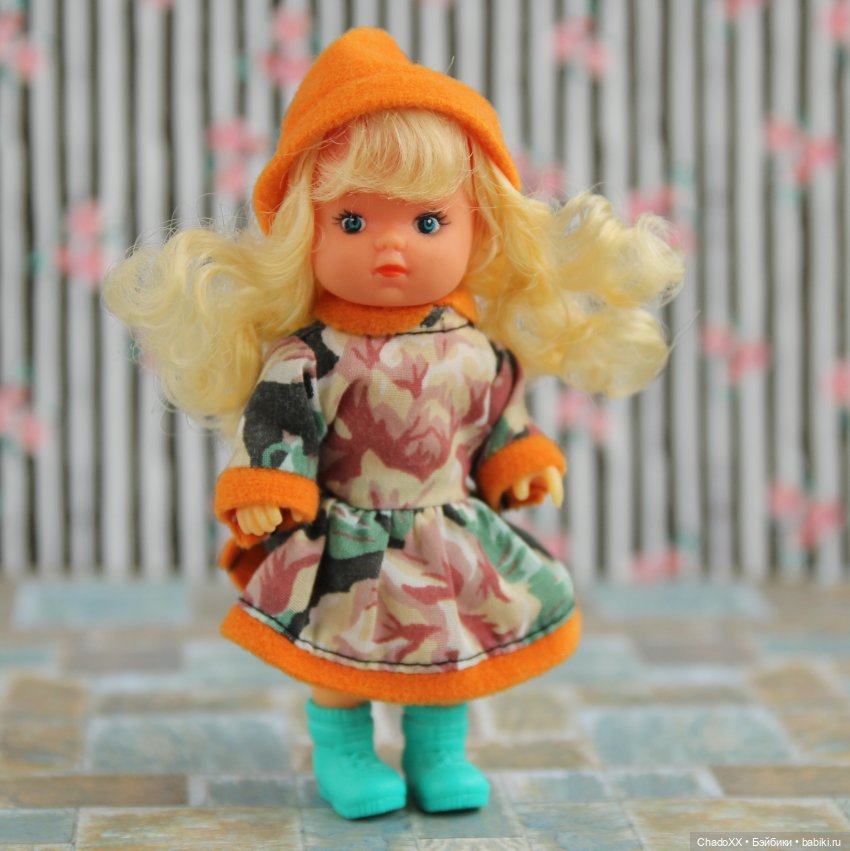 Витрины с мини-куклами. Часть 2: Еви и компания