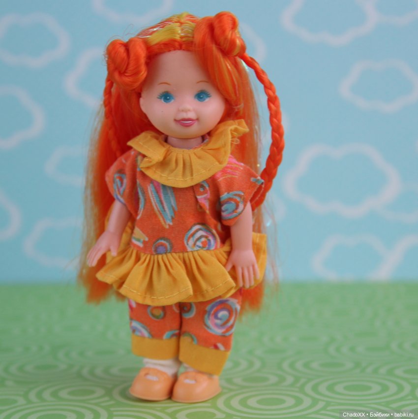 Витрины с мини-куклами. Часть 2: Еви и компания