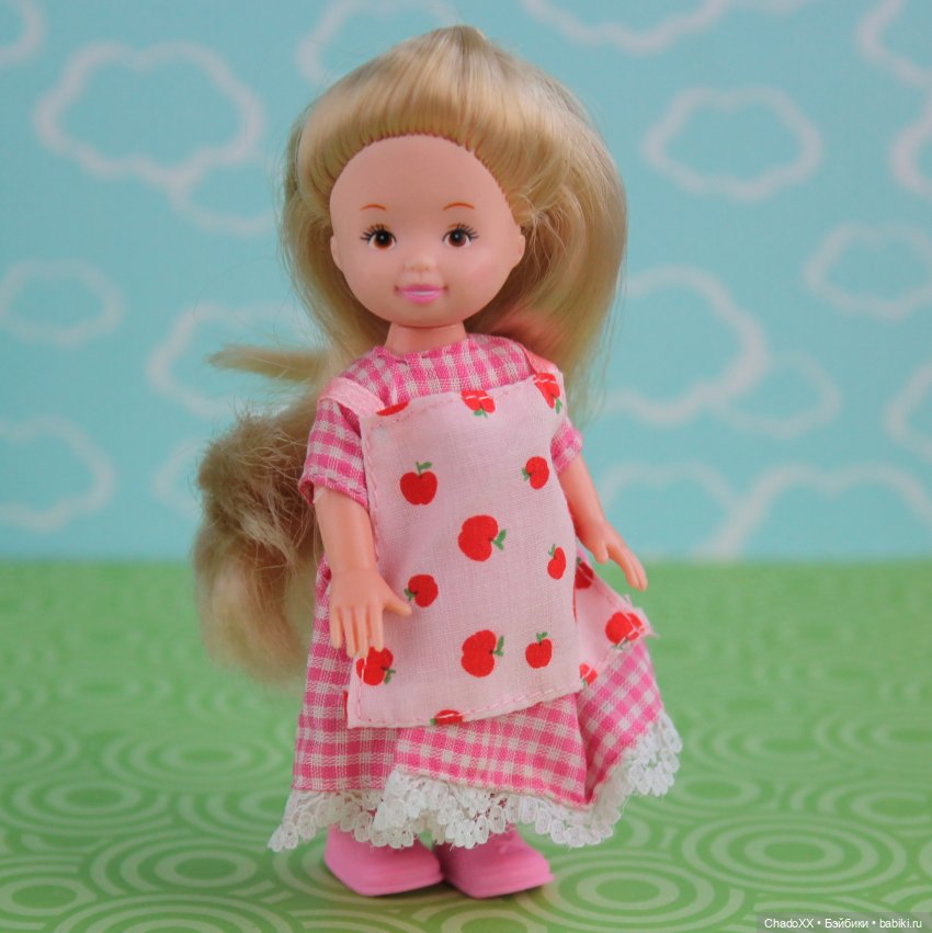 Витрины с мини-куклами. Часть 2: Еви и компания