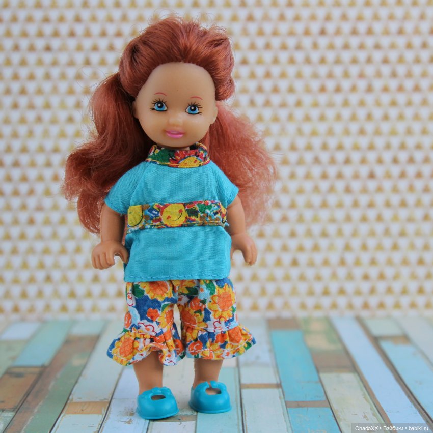 Витрины с мини-куклами. Часть 2: Еви и компания