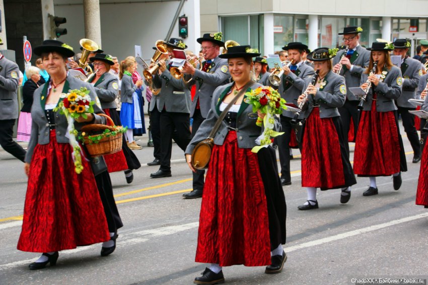 Витрины с мини-куклами. Часть 3: Мадам Александр и Ко