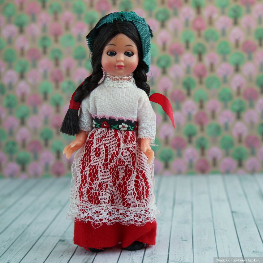 Витрины с мини-куклами. Часть 3: Мадам Александр и Ко