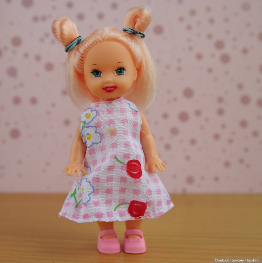 Витрины с мини-куклами. Часть 1: Келли и компания