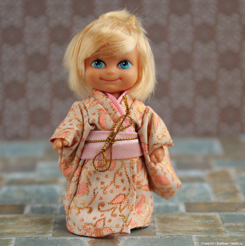 Мультяшки с верхней полочки: Такара, Мими, Запф Шу-шу, Курн кидз, Соня кидз, София Прекрасная, Фамоса Барригитас