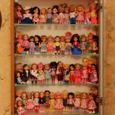 Витрины с мини-куклами. Часть 6: всяко-разно