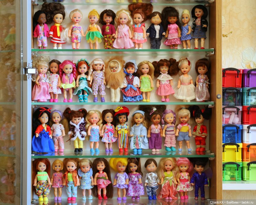 Две витрины с Келли Маттел и другими куклами келли-формата (фото 4)