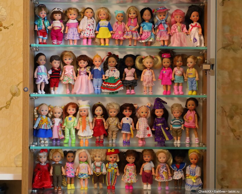 Две витрины с Келли Маттел и другими куклами келли-формата (фото 8)