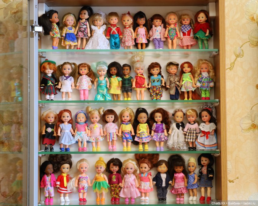 Две витрины с Келли Маттел и другими куклами келли-формата (фото 3)