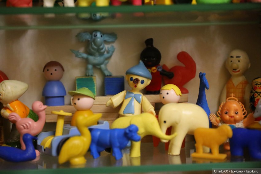 Ребята и зверята, шкаф №1 - мелкие игрушечки из СССР