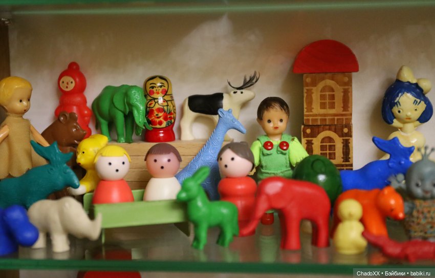 Ребята и зверята, шкаф №1 - мелкие игрушечки из СССР (фото 9)