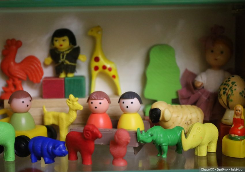 Ребята и зверята, шкаф №1 - мелкие игрушечки из СССР