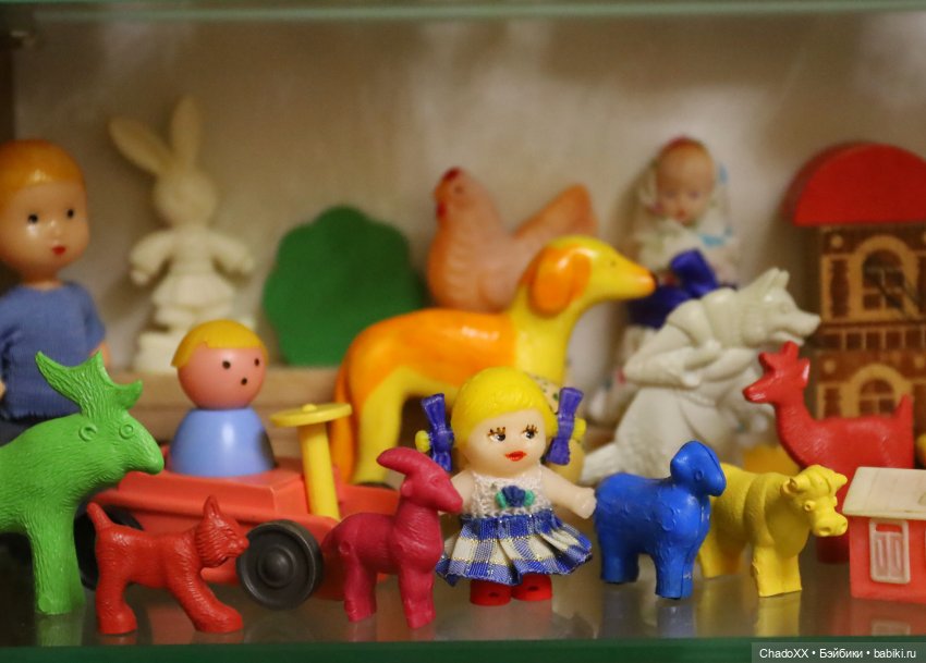 Ребята и зверята, шкаф №1 - мелкие игрушечки из СССР