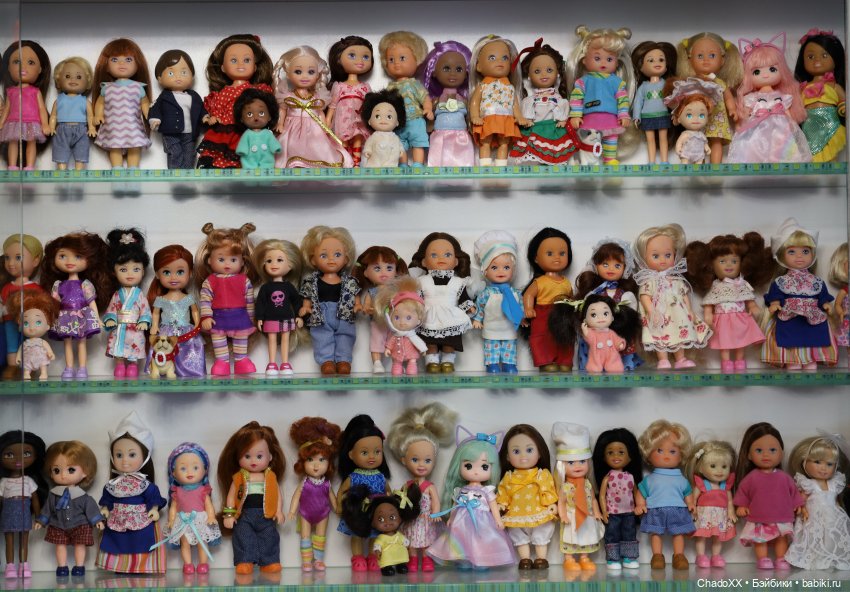 Моя коллекция мини кукол, лучшее в трёх витринках - 333 куколки (фото 2)