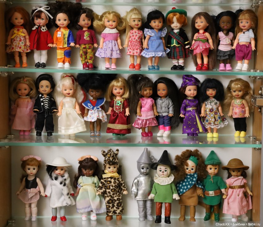 Моя коллекция мини кукол, лучшее в трёх витринках - 333 куколки