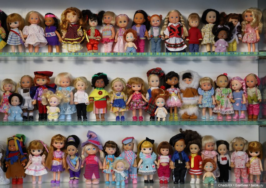 Моя коллекция мини кукол, лучшее в трёх витринках - 333 куколки (фото 3)