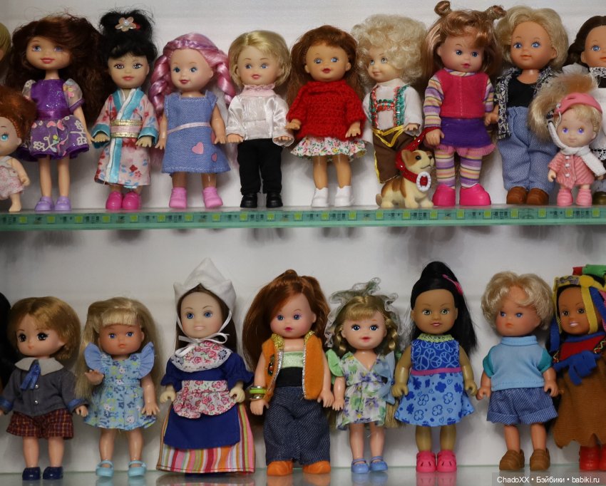 Моя коллекция мини кукол, лучшее в трёх витринках - 333 куколки (фото 10)