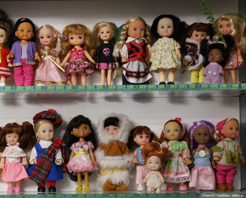 Моя коллекция мини кукол, лучшее в трёх витринках - 333 куколки