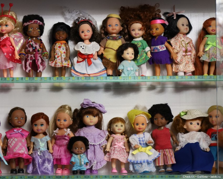 Моя коллекция мини кукол, лучшее в трёх витринках - 333 куколки (фото 5)