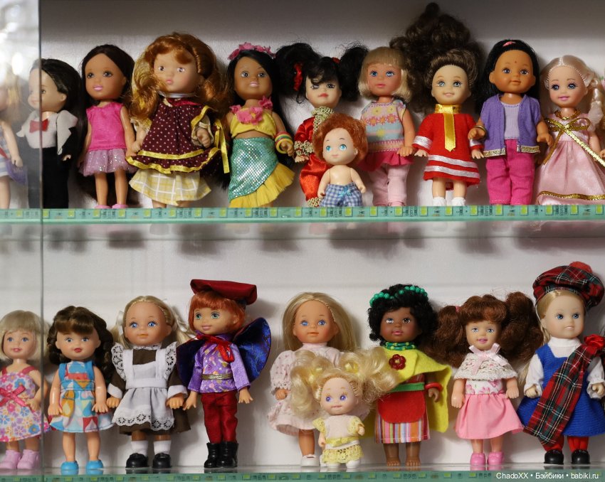 Моя коллекция мини кукол, лучшее в трёх витринках - 333 куколки