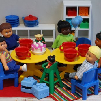 Мои лЕгушки Lego Duplo dolls - часть 5 - Играем и гуляем