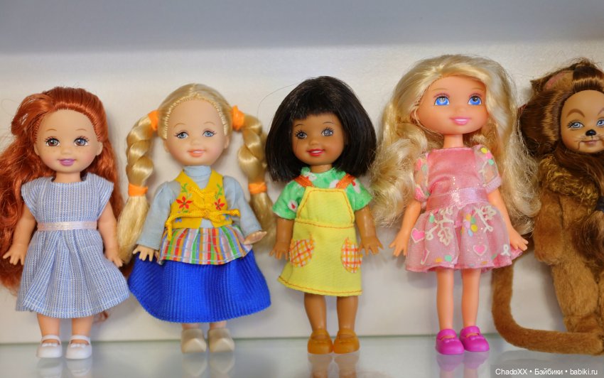 Большая витринка с малышками Келли Маттел (фото 8)