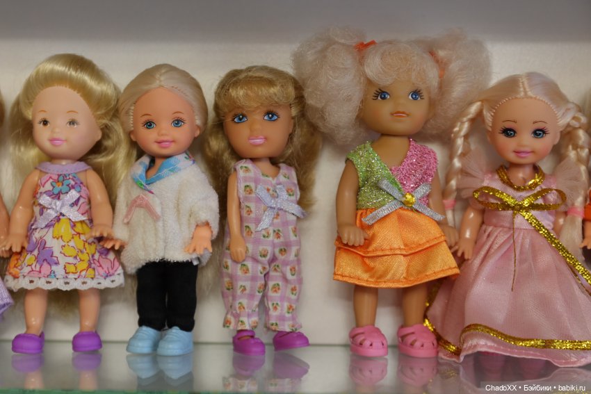 Одинаковые, но разные - витринка с мини куклами (фото 8)