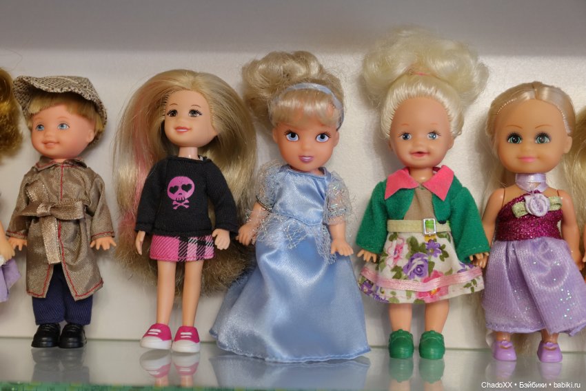 Одинаковые, но разные - витринка с мини куклами (фото 7)