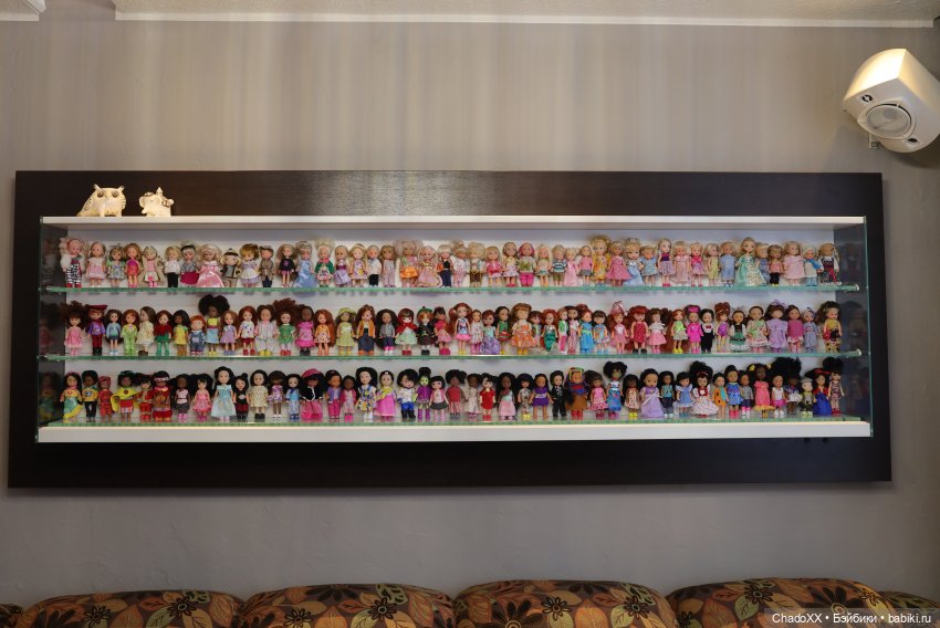 Одинаковые, но разные - витринка с мини куклами